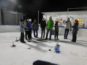 Eisstockschiessen im Eispark Einsiedeln