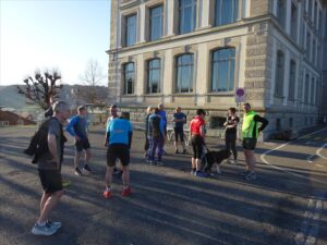 "Vom Schneechaos zur Frühlingsluft: Der Laufträff Einsiedeln meistert die Wetterextreme“
